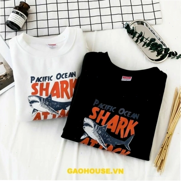Cận cảnh hình in trên áo đôi, sắc nét và bền màu