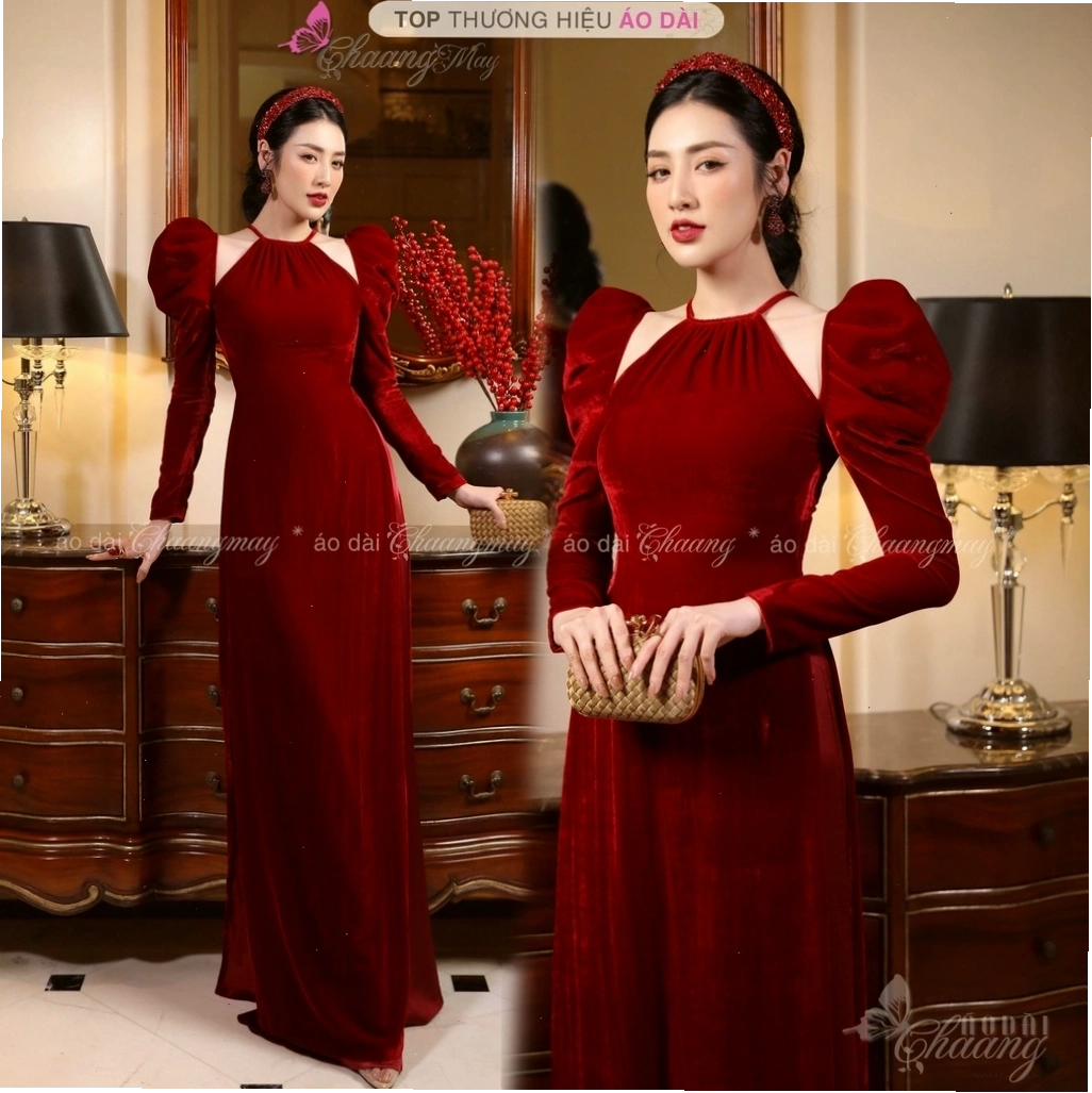 Cận cảnh tay áo dài nhung cổ yếm