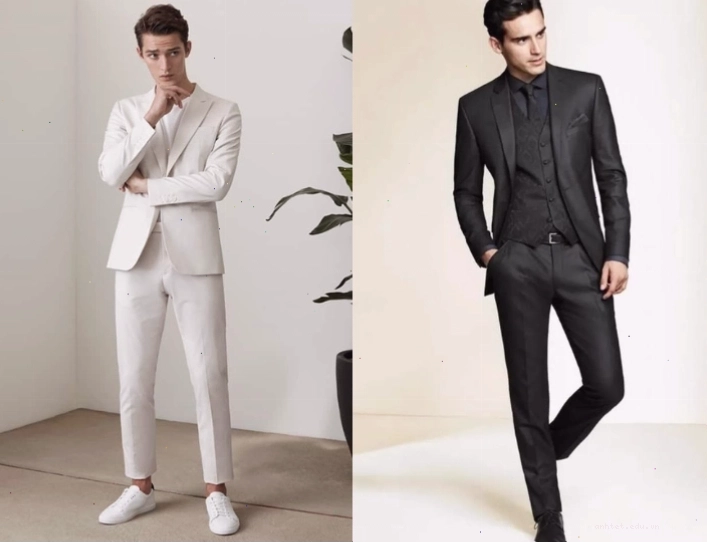 Cặp đôi mặc áo hoodie và quần jogger cùng tông màu xám đang tựa vai nhau trên bậc thang