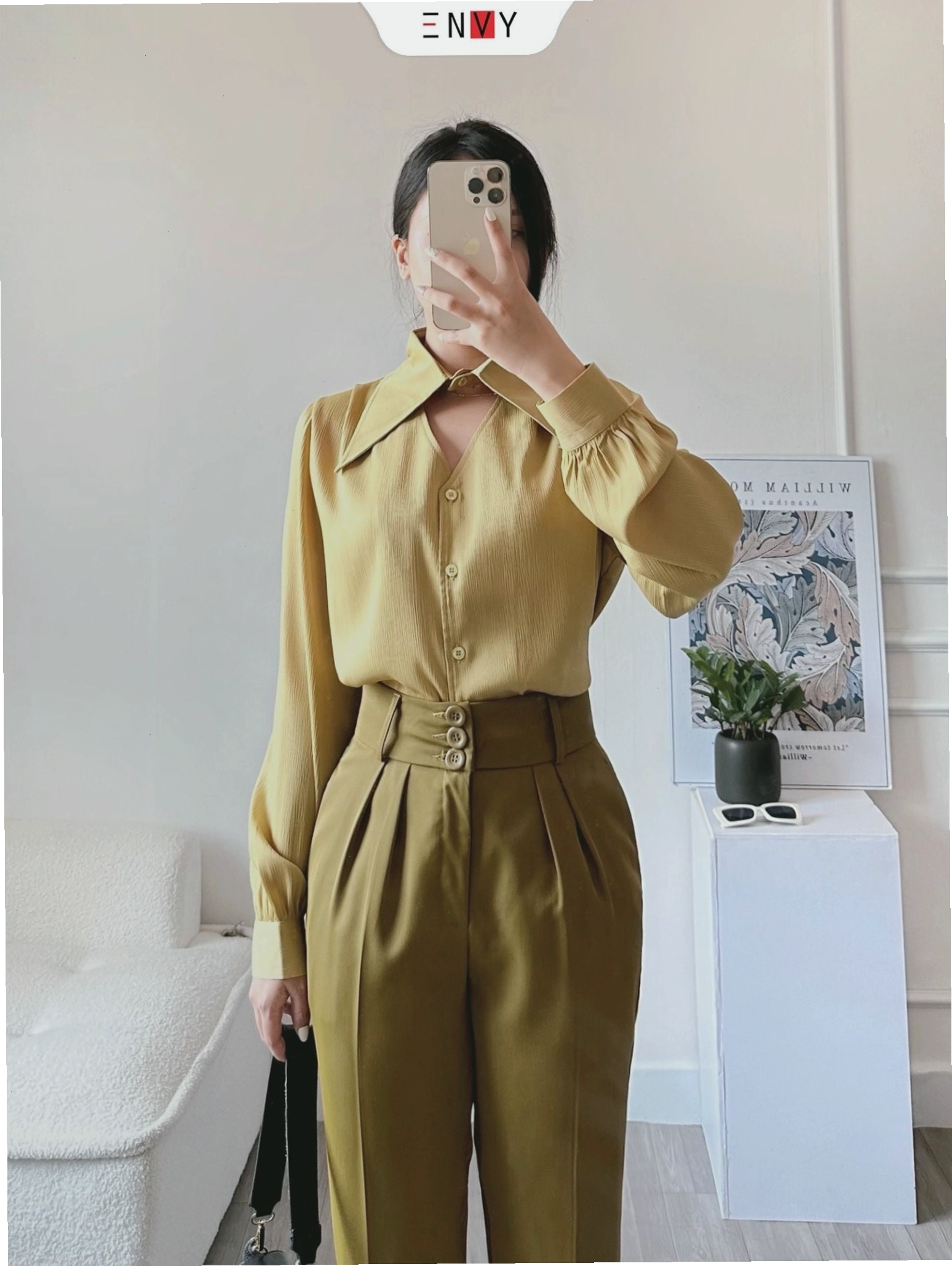 Chi tiết quần tây lưng cao màu be