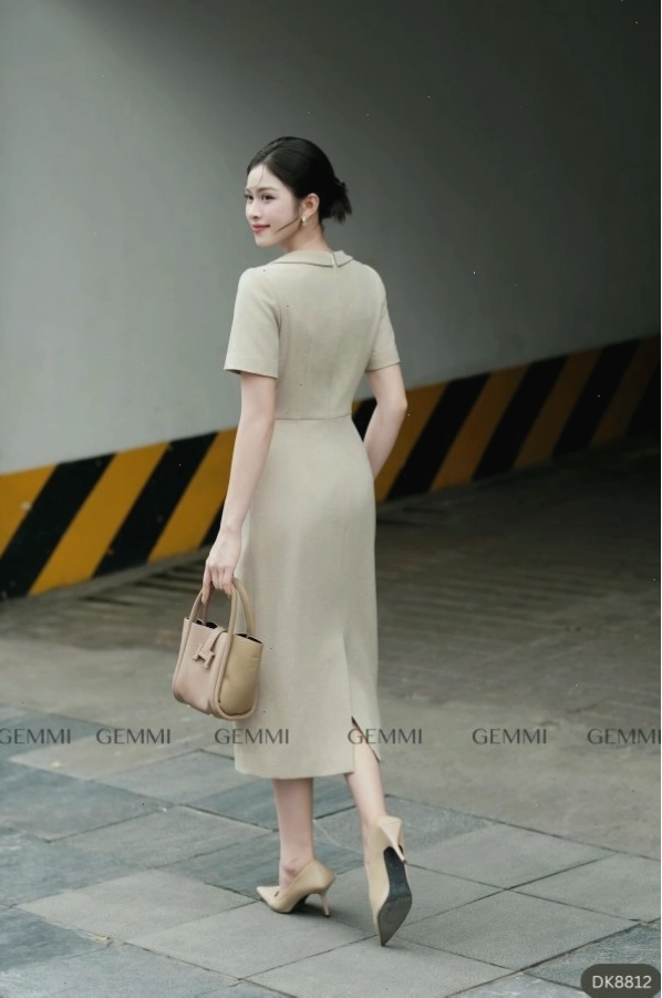 Đầm body cổ vuông màu xanh mint pastel, tay bồng nhẹ nhàng nữ tính