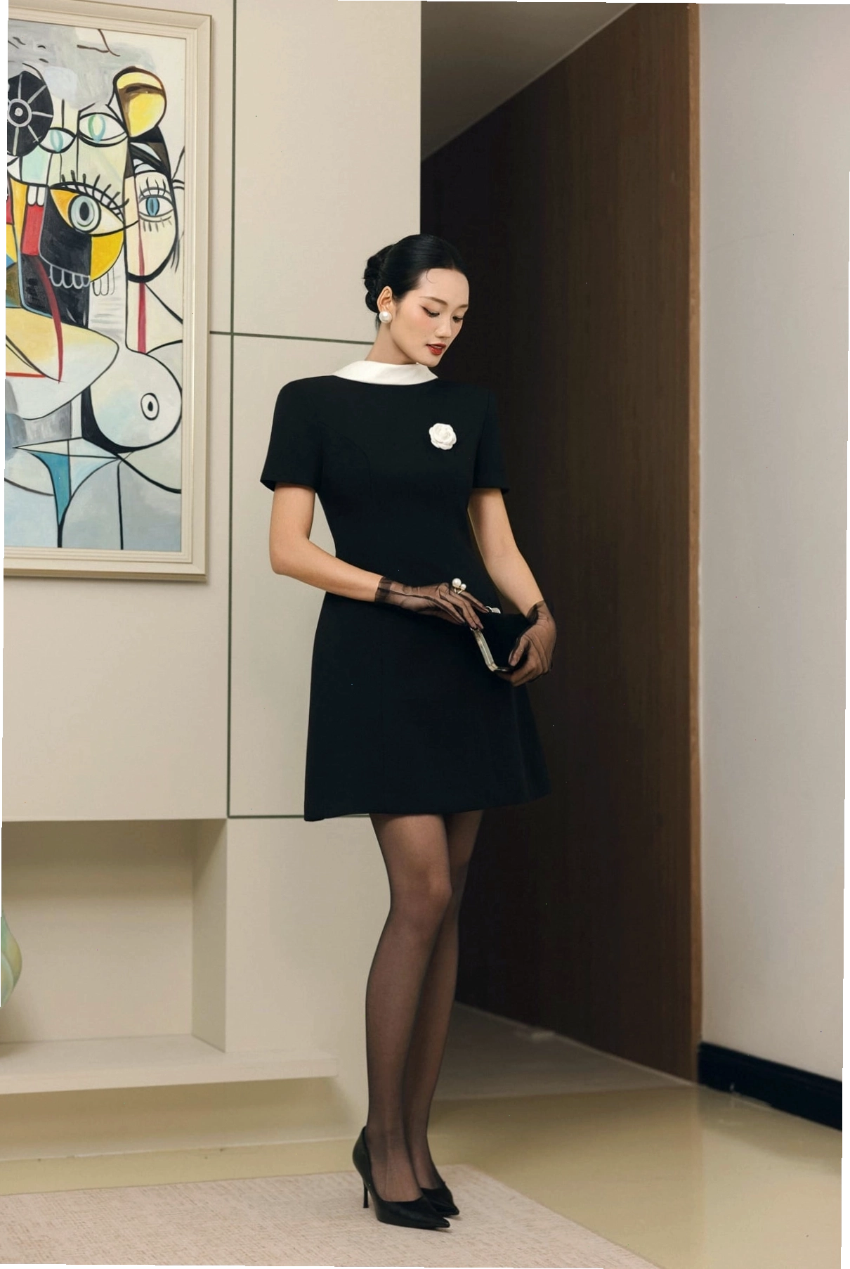 Đầm dạ hội cao cấp vải thô dày dáng chữ A, cổ phối vạt cách điệu, ngực áo đính hoa cài thời trang, khoá thân sau
