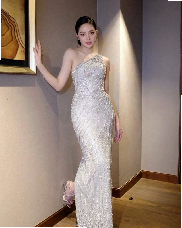 Đầm dạ hội kim sa dài màu xanh ngọc bích thiết kế trễ vai sang trọng và quý phái