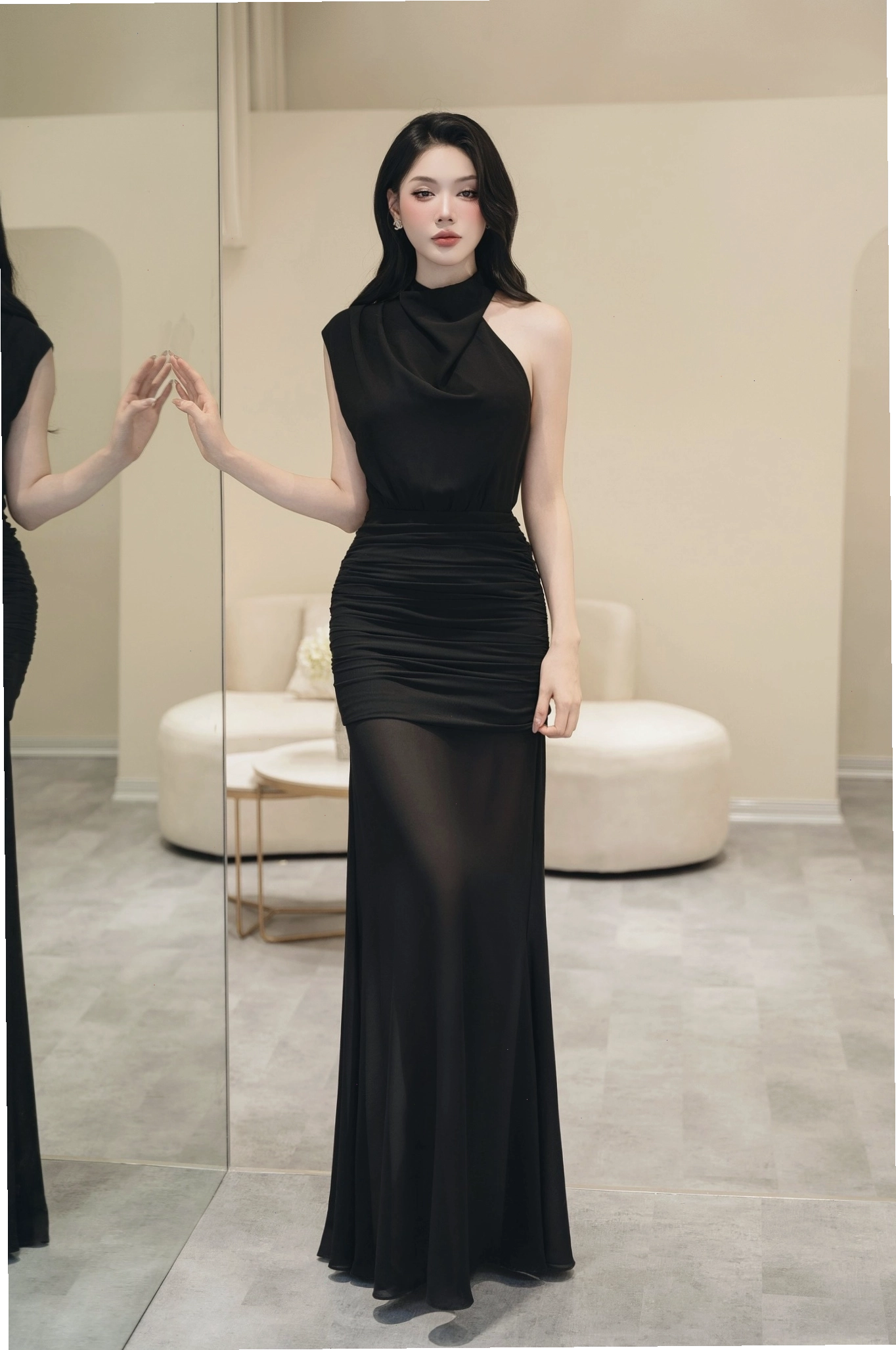 Đầm dáng dài dự tiệc màu nude thiết kế sang trọng, cổ yếm tinh tế