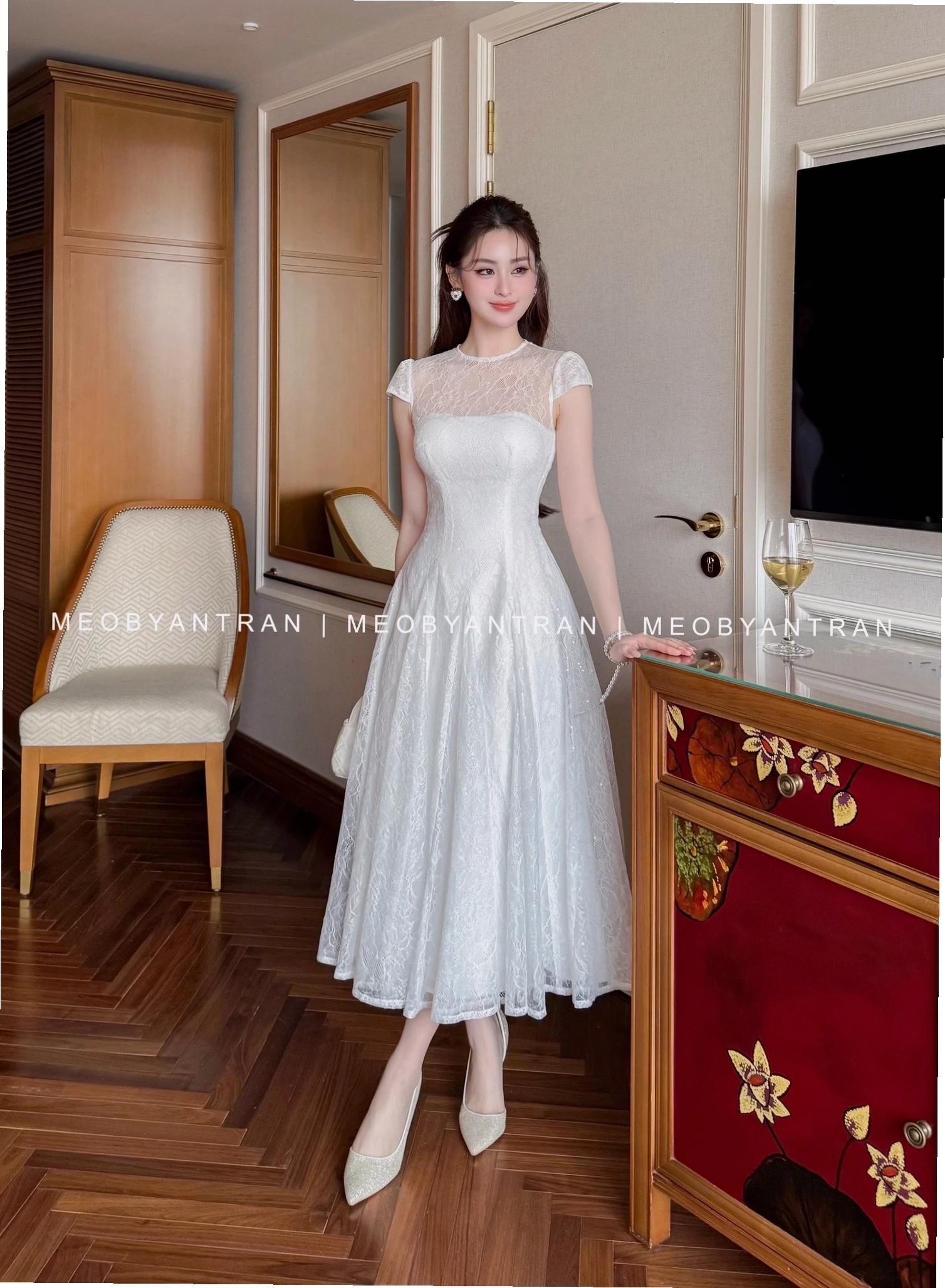 Đầm dự tiệc tay nhí với chất liệu ren tuyệt đẹp