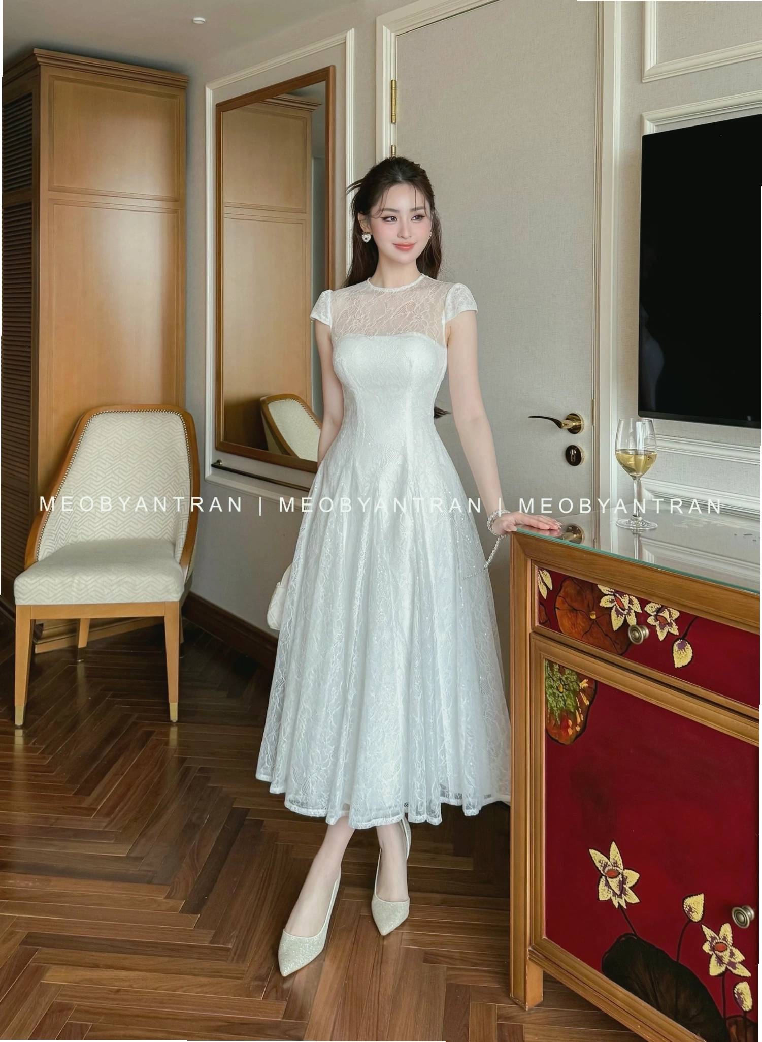 Đầm dự tiệc tay nhí với chất liệu ren tuyệt đẹp