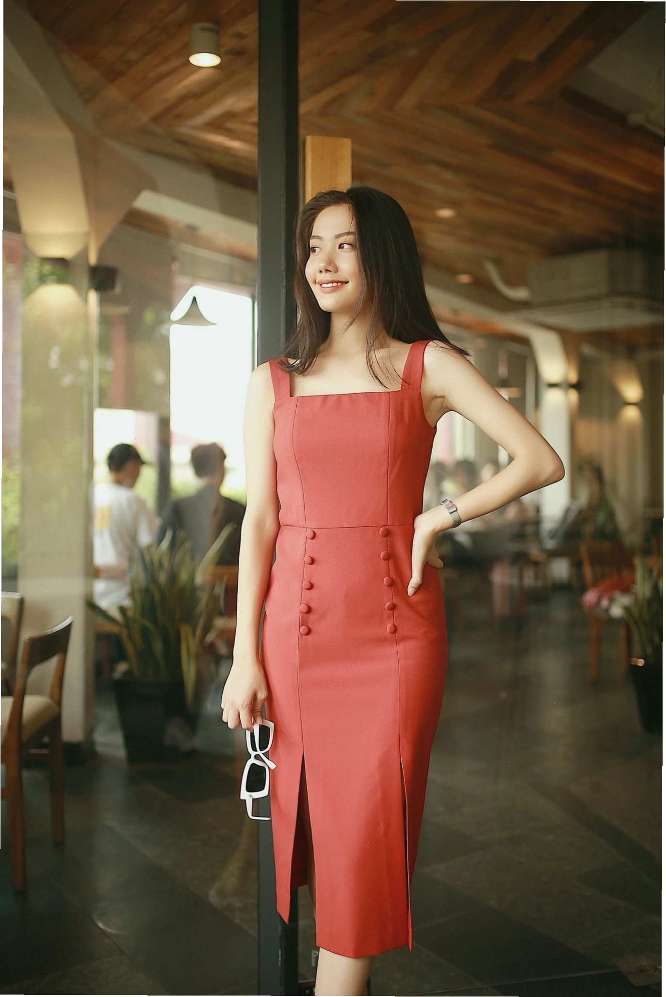 Đầm hai dây body cổ vuông màu hồng pastel, chất liệu mềm mại
