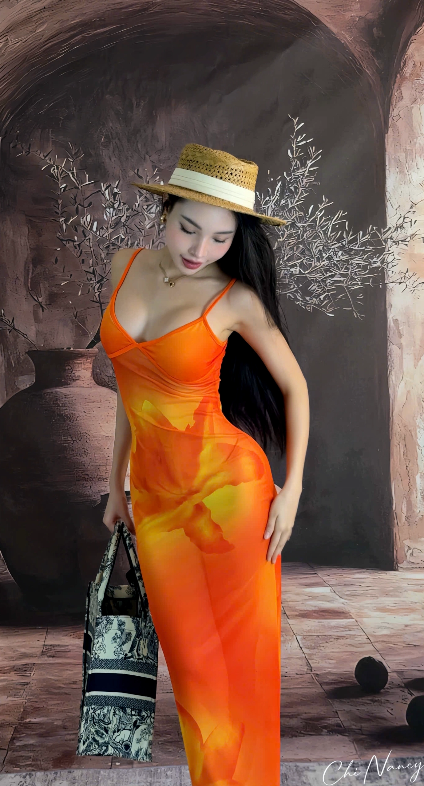 Đầm hai dây ôm body, họa tiết hoa lãng mạn, chất liệu xuyên thấu gợi cảm, phù hợp cho mùa hè