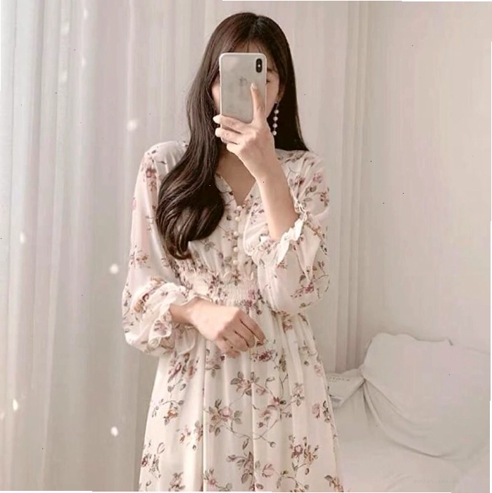 Đầm hoa nhí dáng dài tay dài màu xanh cổ điển, họa tiết hoa nhí trắng nhỏ, cổ tròn, kiểu dáng vintage thanh lịch