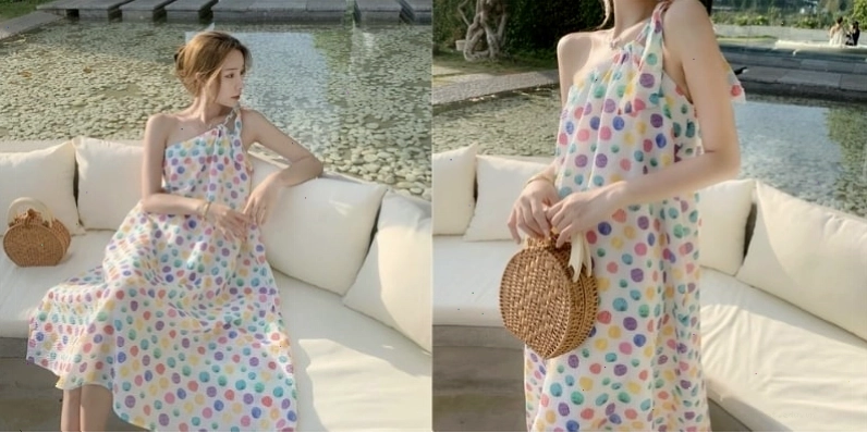 Đầm lệch vai body tay dài, cổ V xẻ sâu khoe vòng một quyến rũ.