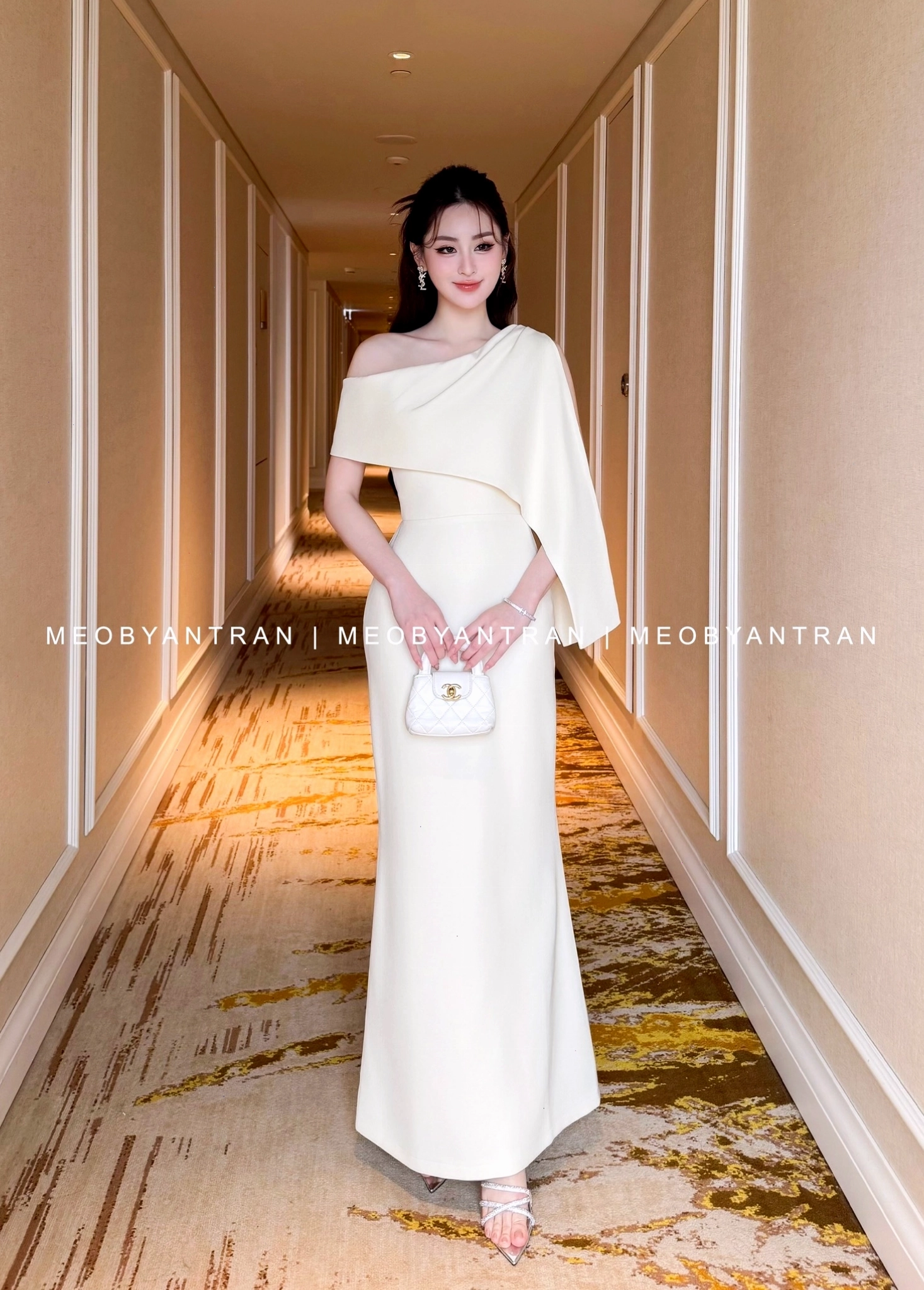 Đầm lệch vai dáng dài màu hồng pastel tôn dáng cho các buổi tiệc sang trọng