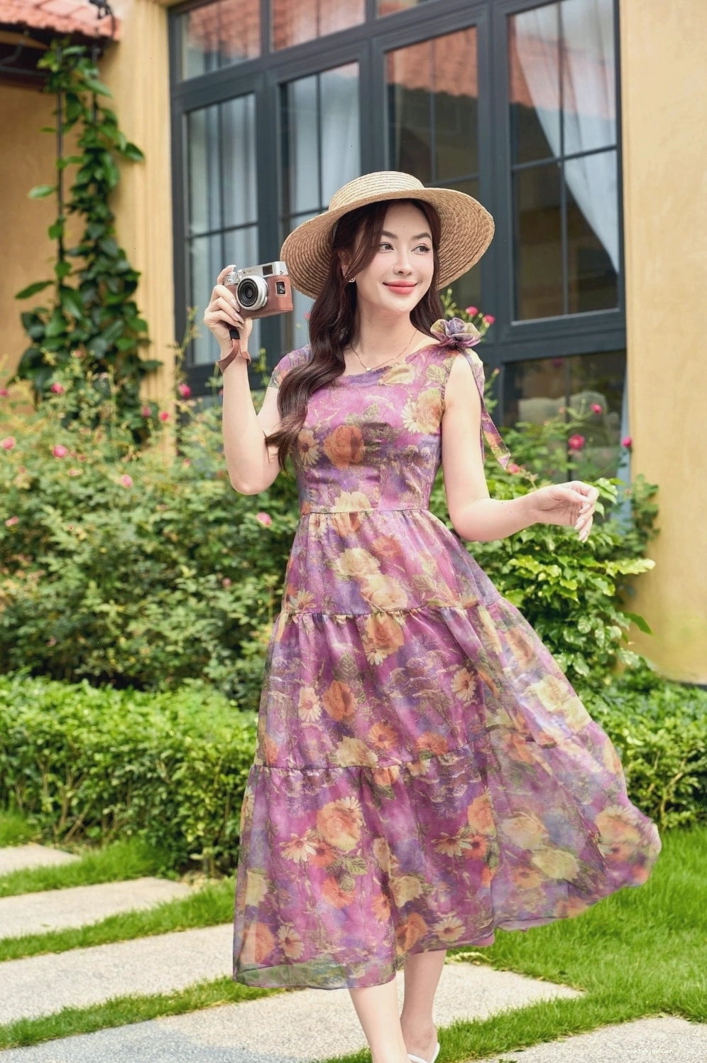 Đầm maxi đi biển Cardina chất tơ nhẹ vai đính hoa