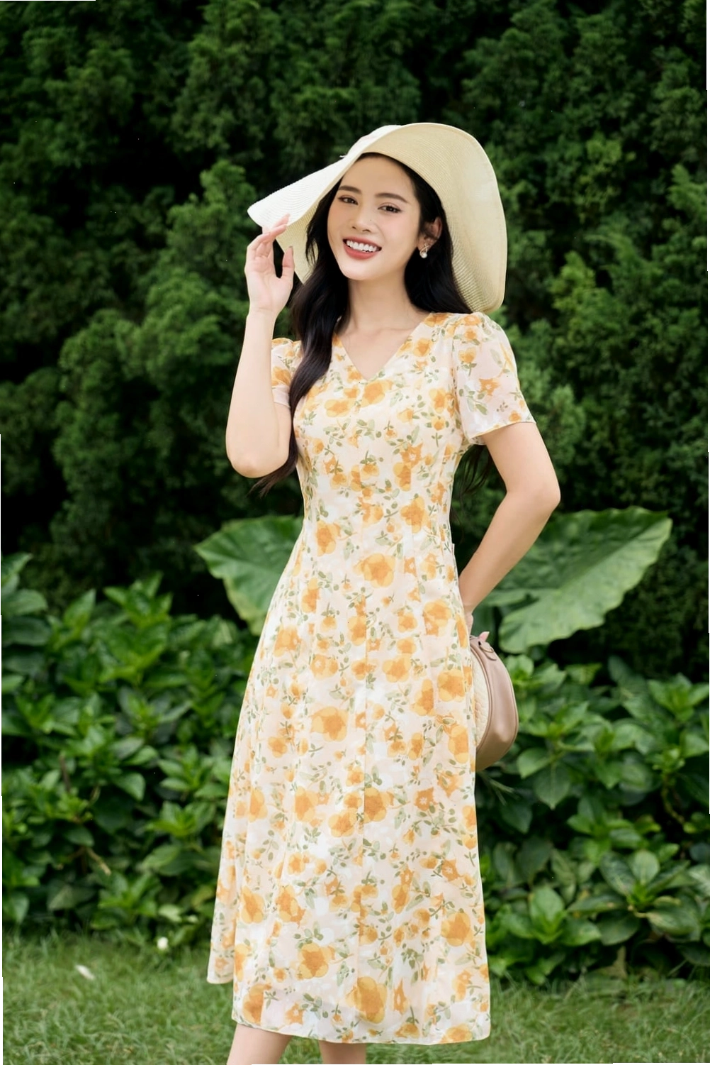 Đầm maxi hoa nhí dáng dài, cổ yếm, tôn dáng người mặc