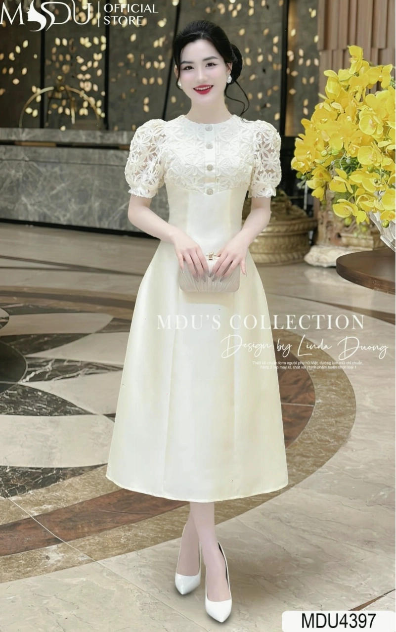 Đầm ôm body xẻ tà màu xanh dương chất liệu satin bóng, dáng dài quyến rũ