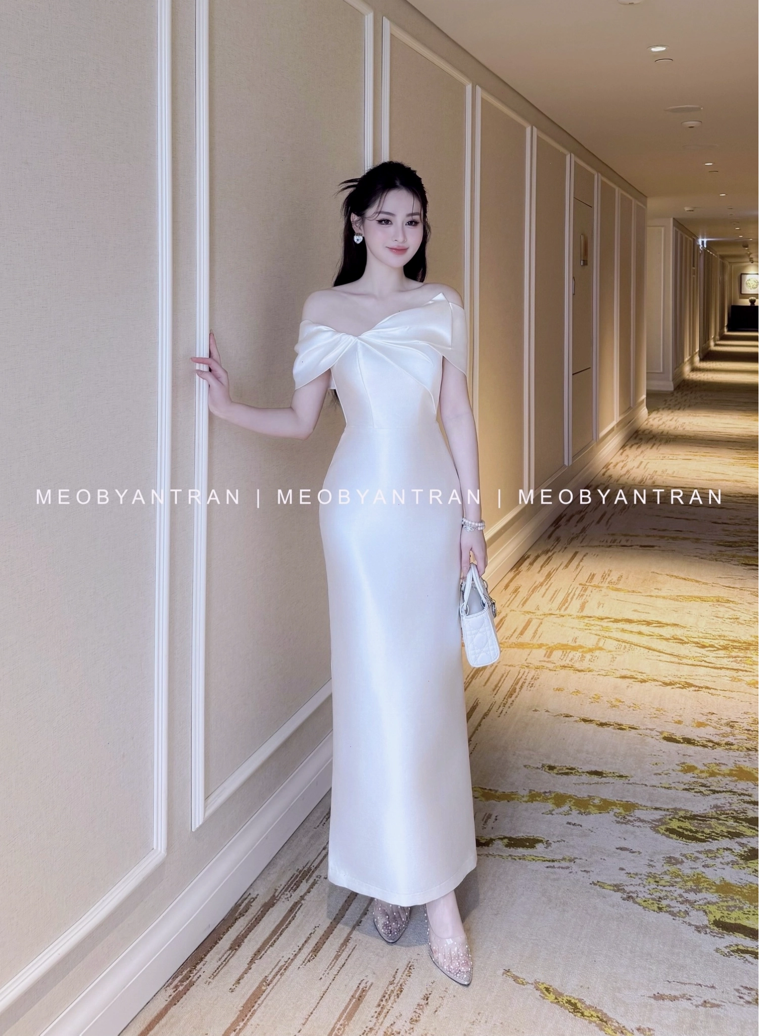 Đầm ôm body xẻ tà trễ vai màu đỏ quyến rũ, thiết kế cao cấp