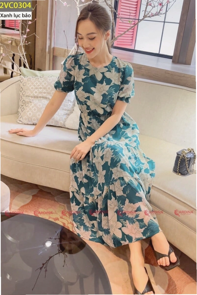Đầm tầng dáng xòe ngắn màu xanh lá cây, họa tiết lá cây