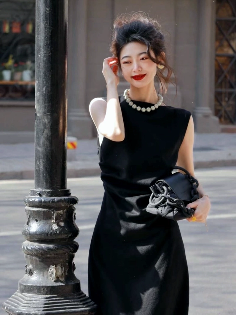 Đầm tiểu thư dự tiệc màu trắng ren cổ điển, chân váy xòe nhẹ nhàng