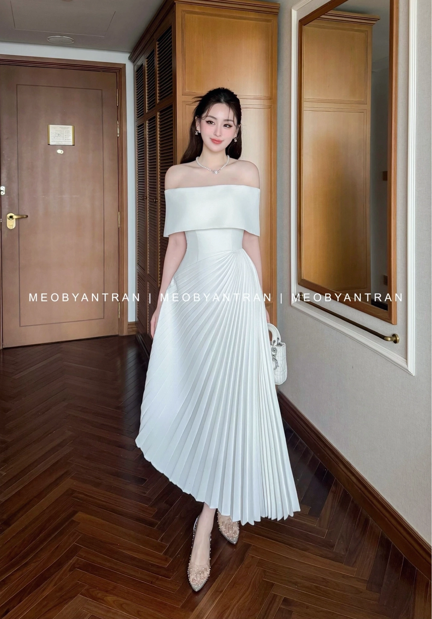 Đầm trắng trễ vai cao cấp thiết kế xếp ly xinh xắn