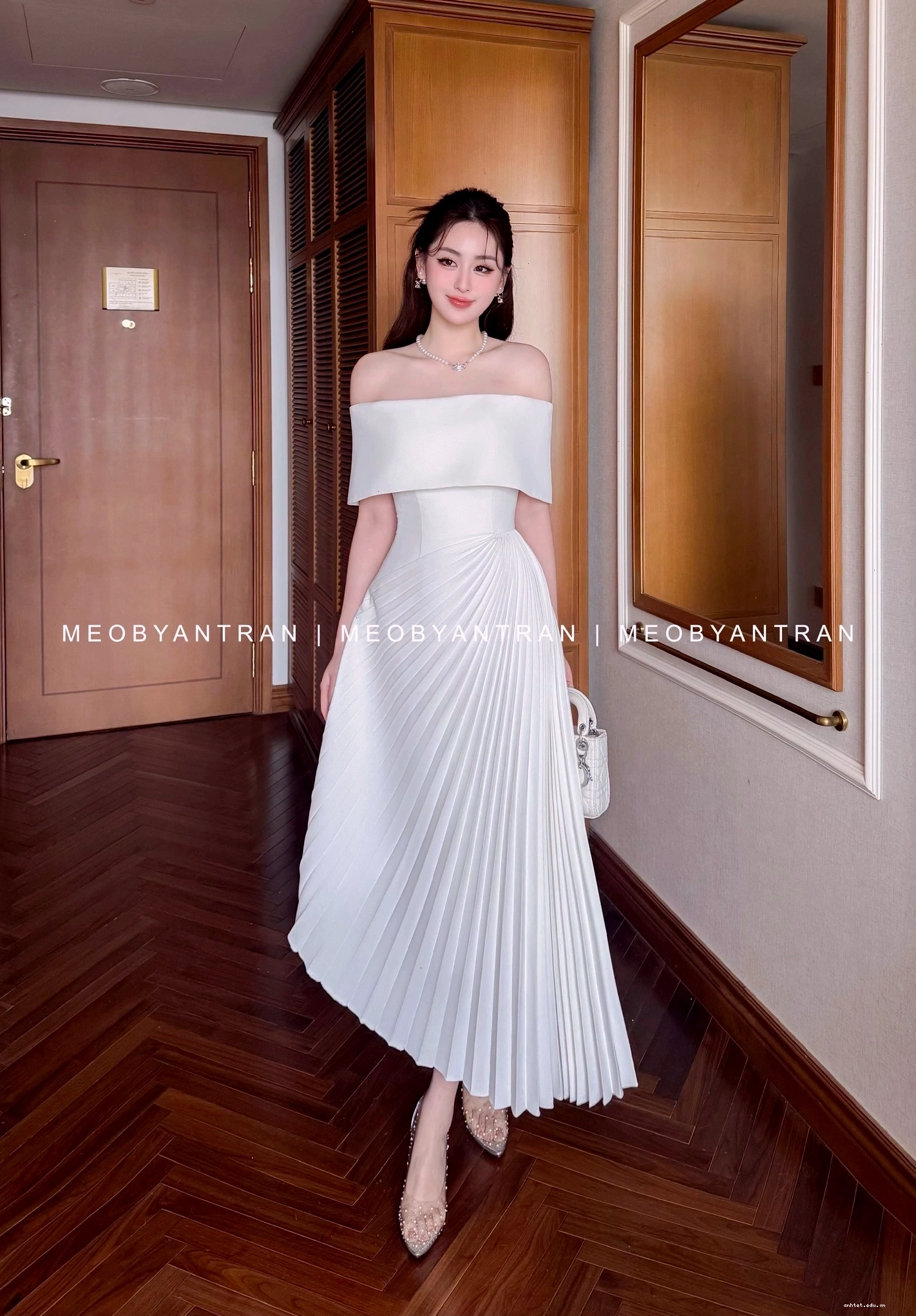 Đầm trắng trễ vai cao cấp thiết kế xếp ly xinh xắn