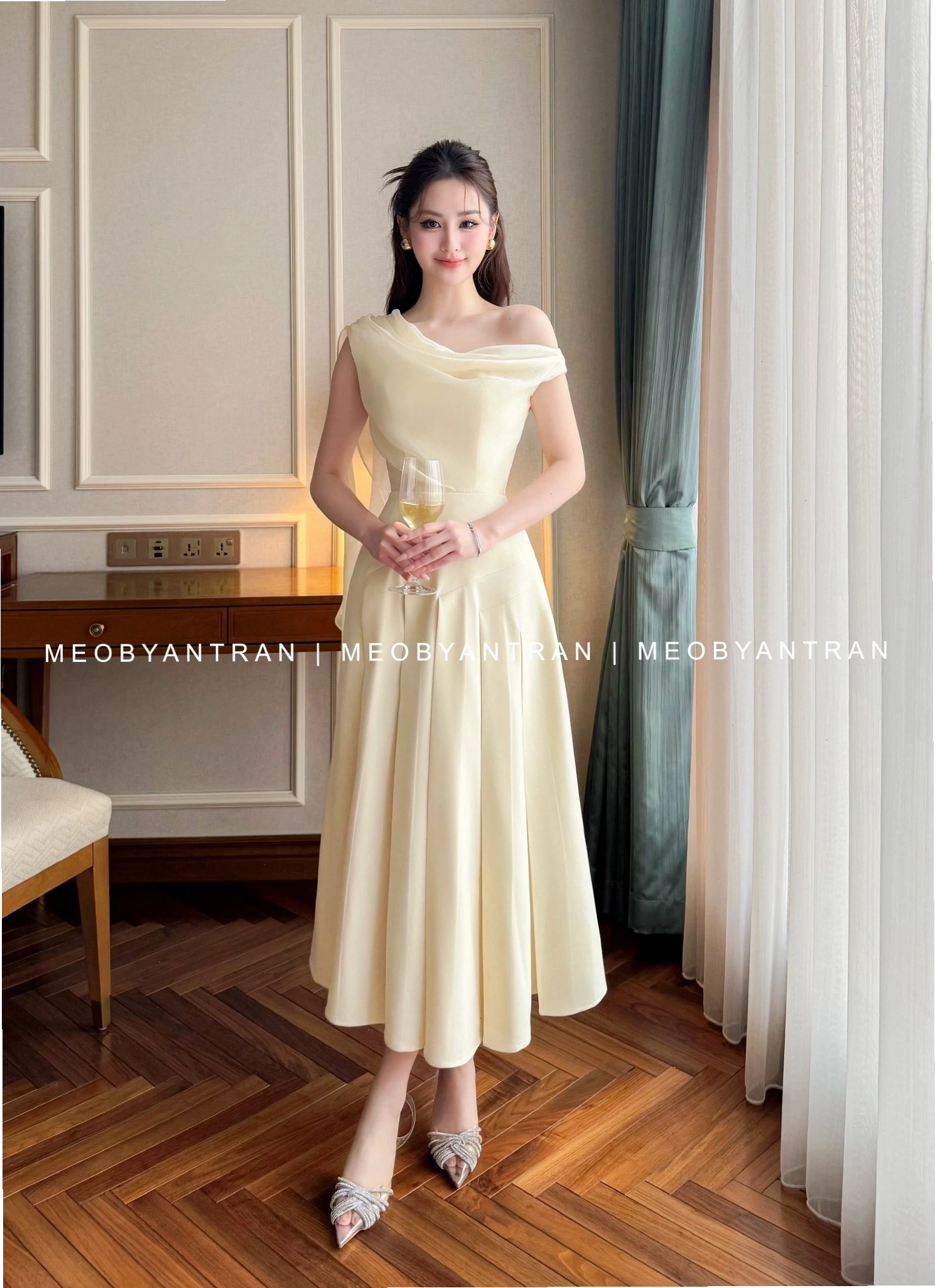 Đầm trễ vai dự tiệc cưới đẹp kiểu dáng trẻ trung