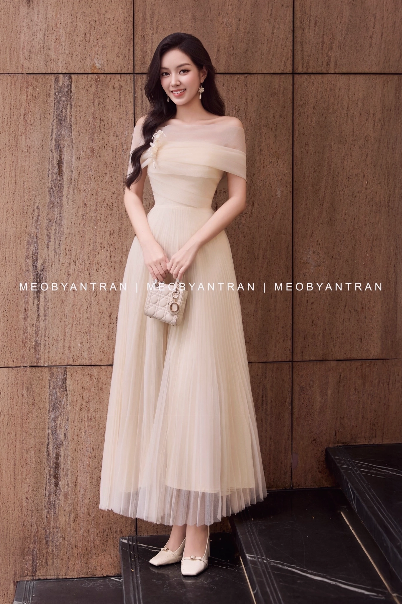Đầm voan dài dự tiệc màu hồng pastel, dáng xòe nhẹ nhàng, tay phồng dễ thương