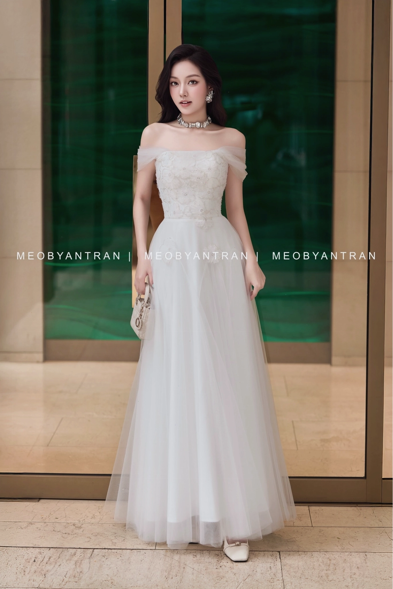 Đầm voan trễ vai dáng dài màu hồng pastel thiết kế mềm mại, trẻ trung