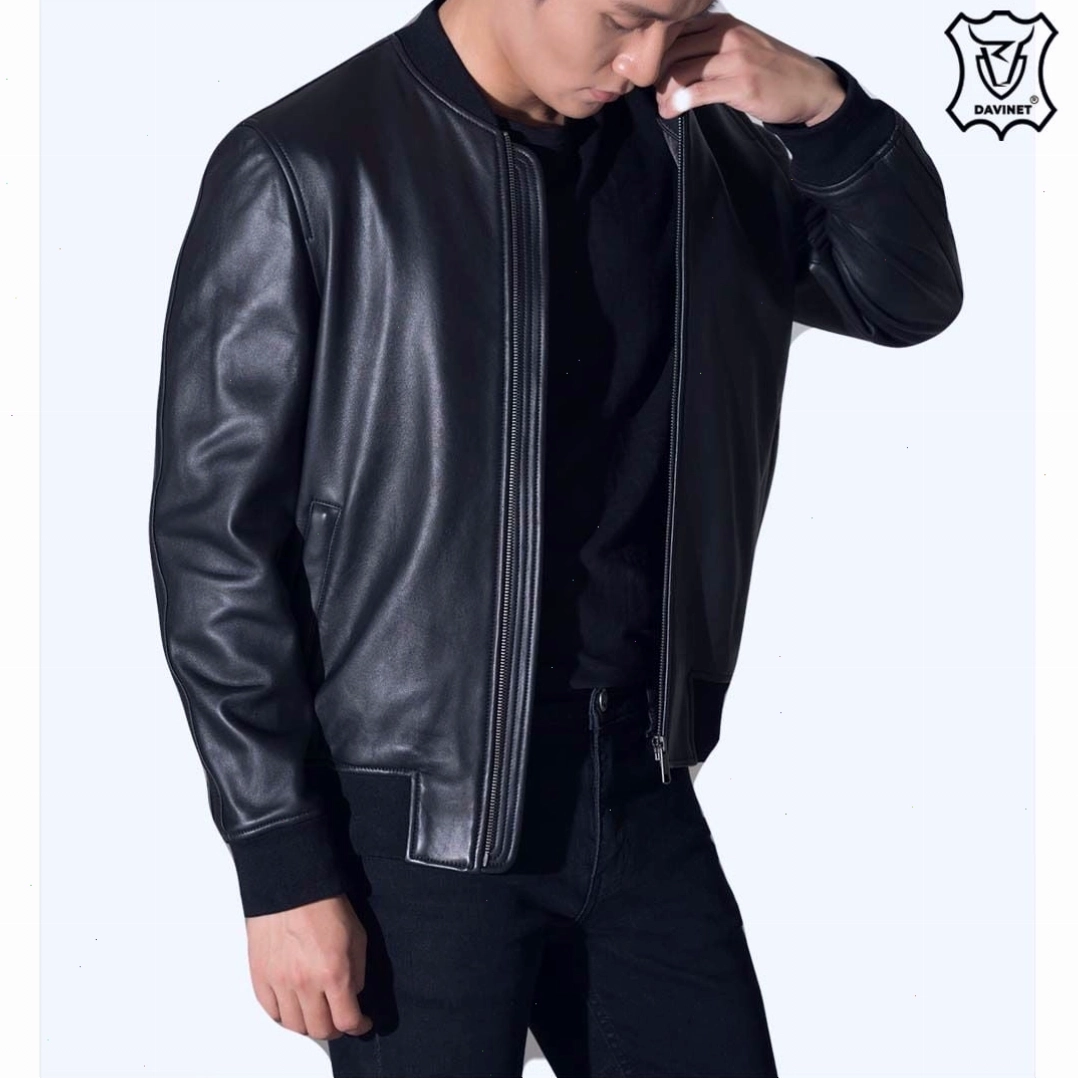 Mặt trong áo khoác bomber da nam, lót vải mềm mại