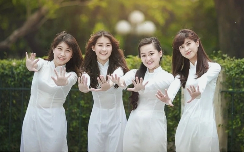 Mẫu áo dài trắng học sinh đơn giản, tinh khôi