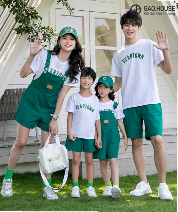 Mẫu áo đồng phục gia đình đẹp và trendy, phong cách hiện đại