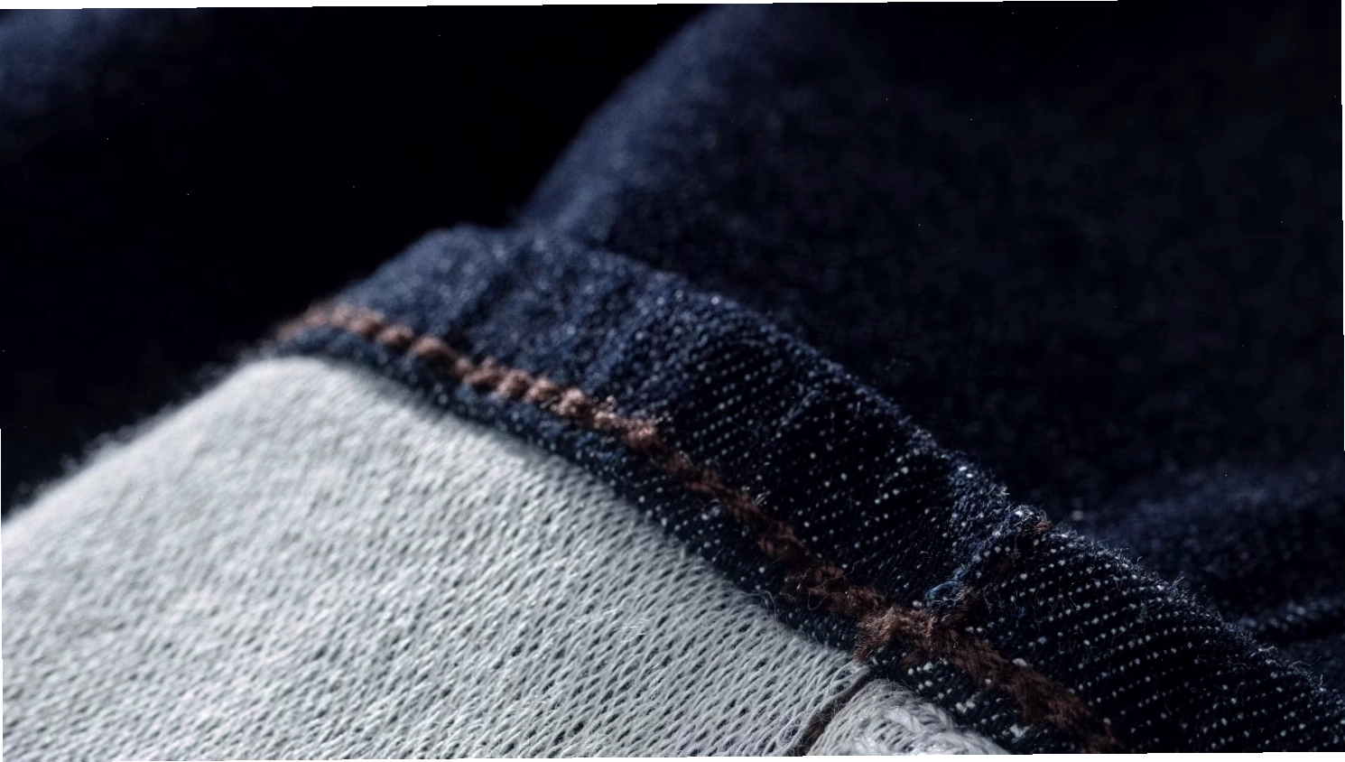 Mẫu quần EZY Jeans mang đến sự thoải mái tối đa cho người mặc