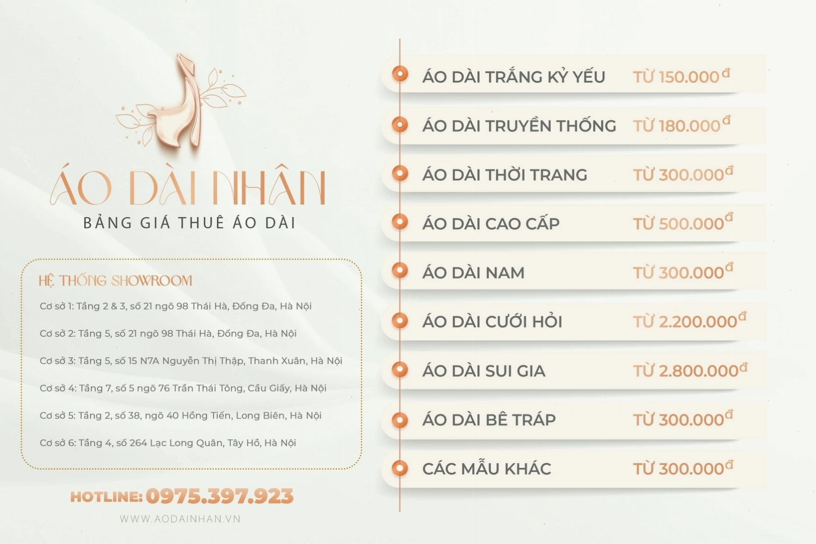 Người mẫu diện áo dài cách tân màu vàng, họa tiết gấm, dáng suông năng động