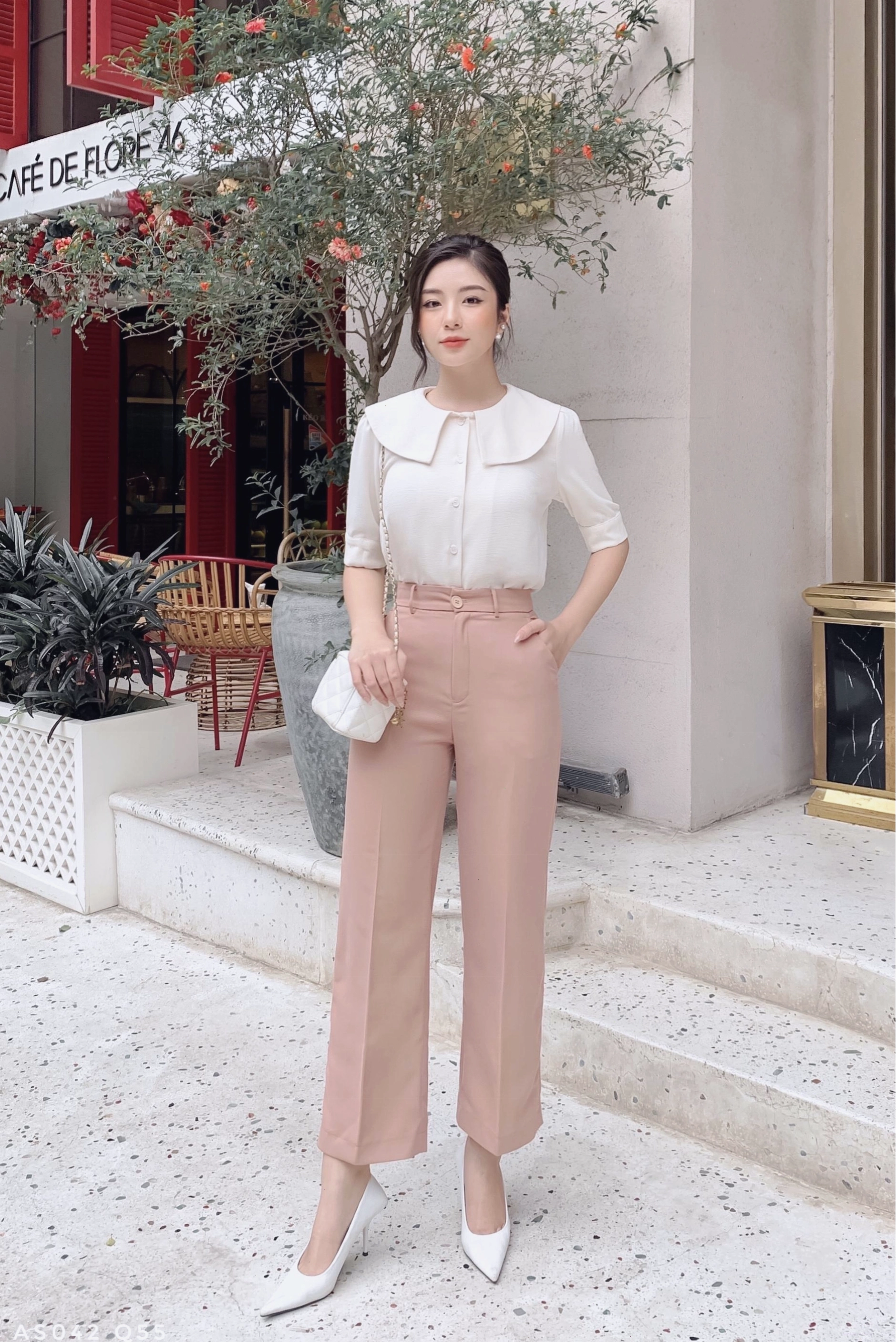 Phối quần culottes cạp cao với áo kiểu tay phồng và giày cao gót