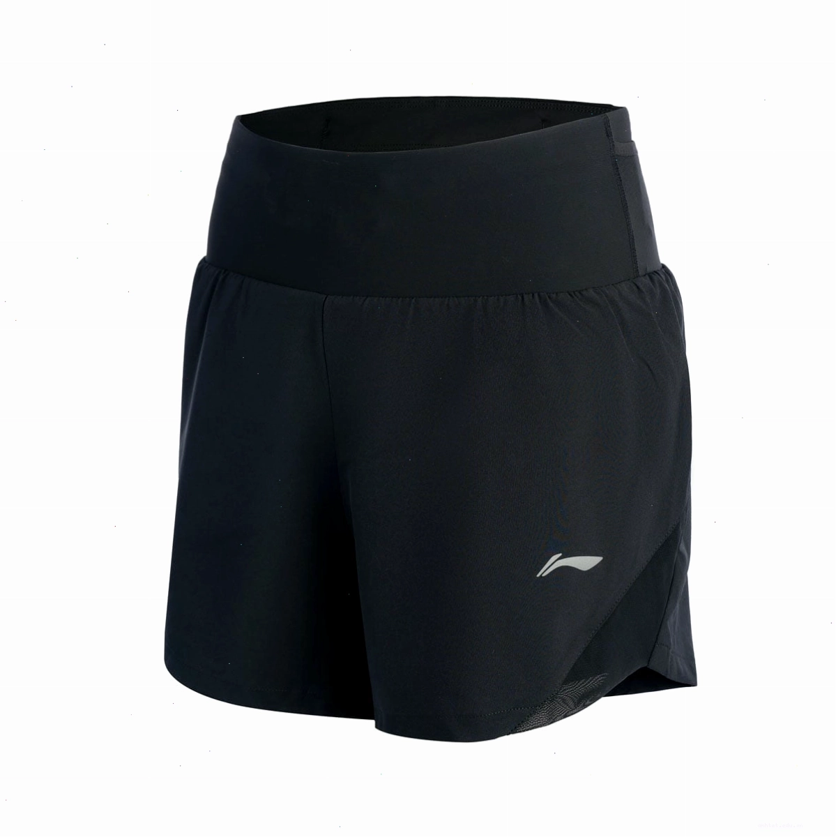 Phối quần short thể thao nữ ống rộng với áo thun và giày thể thao