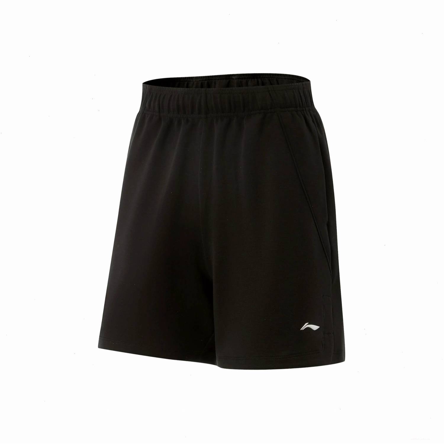 Phối quần short thể thao nữ với áo croptop thể thao và giày sneakers