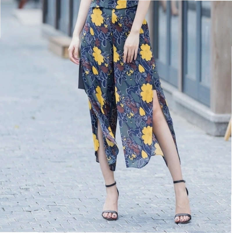 Quần culottes nữ họa tiết hoa nhí, ống rộng