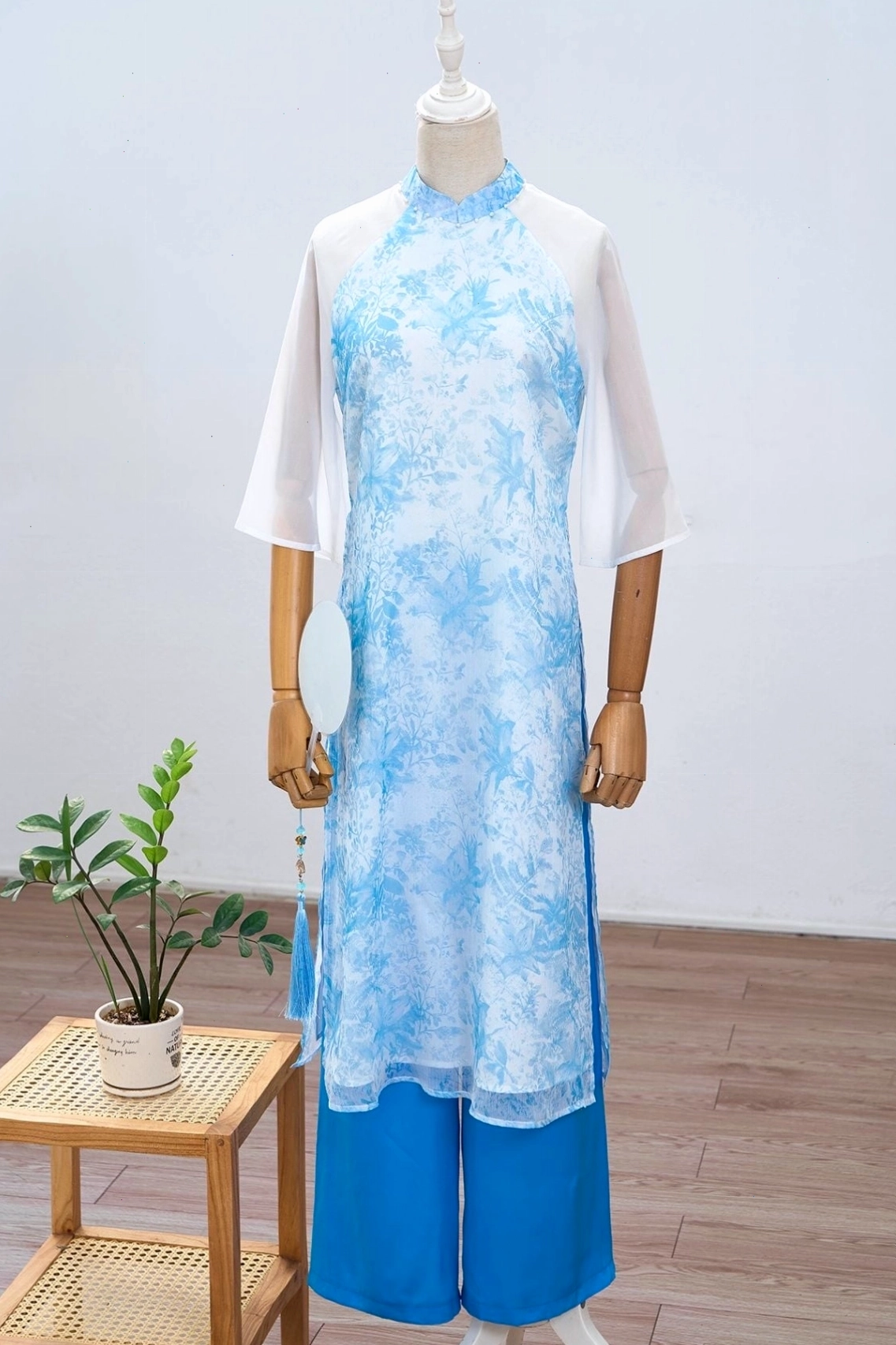 Quần ống rộng cạp 1F màu đen phối áo croptop
