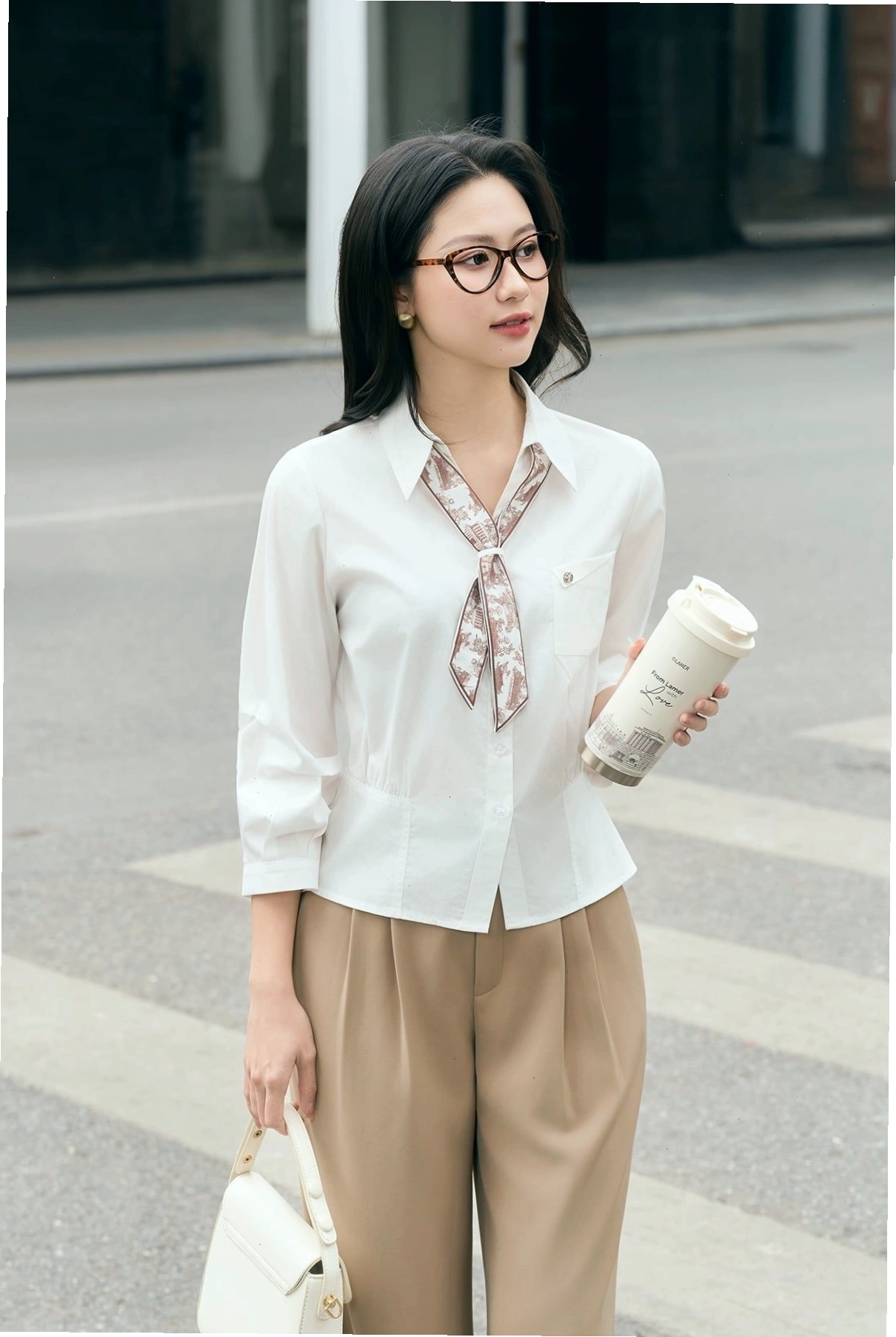 Quần ống rộng ly bung màu xám phối áo sơ mi