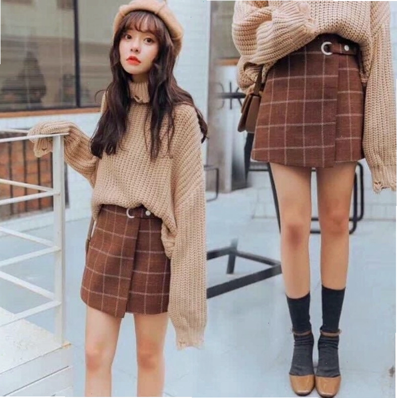 Set áo len dáng rộng màu be phối cùng chân váy chữ A nâu