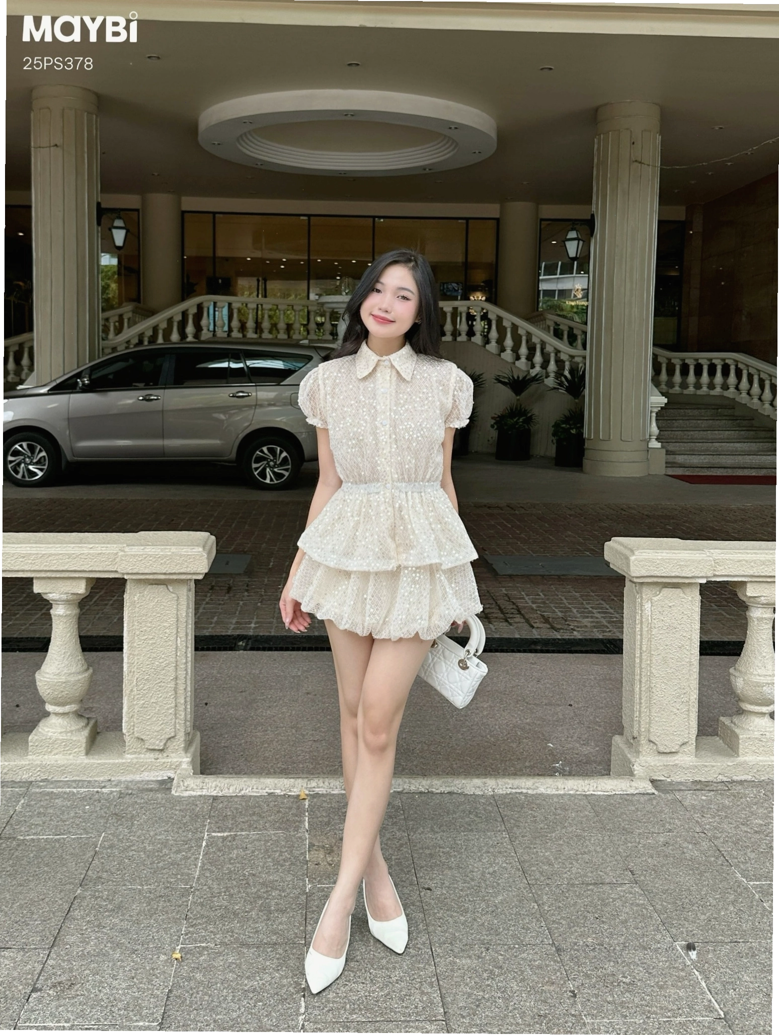 Set áo sơ mi và chân váy ngắn dáng ôm màu đen