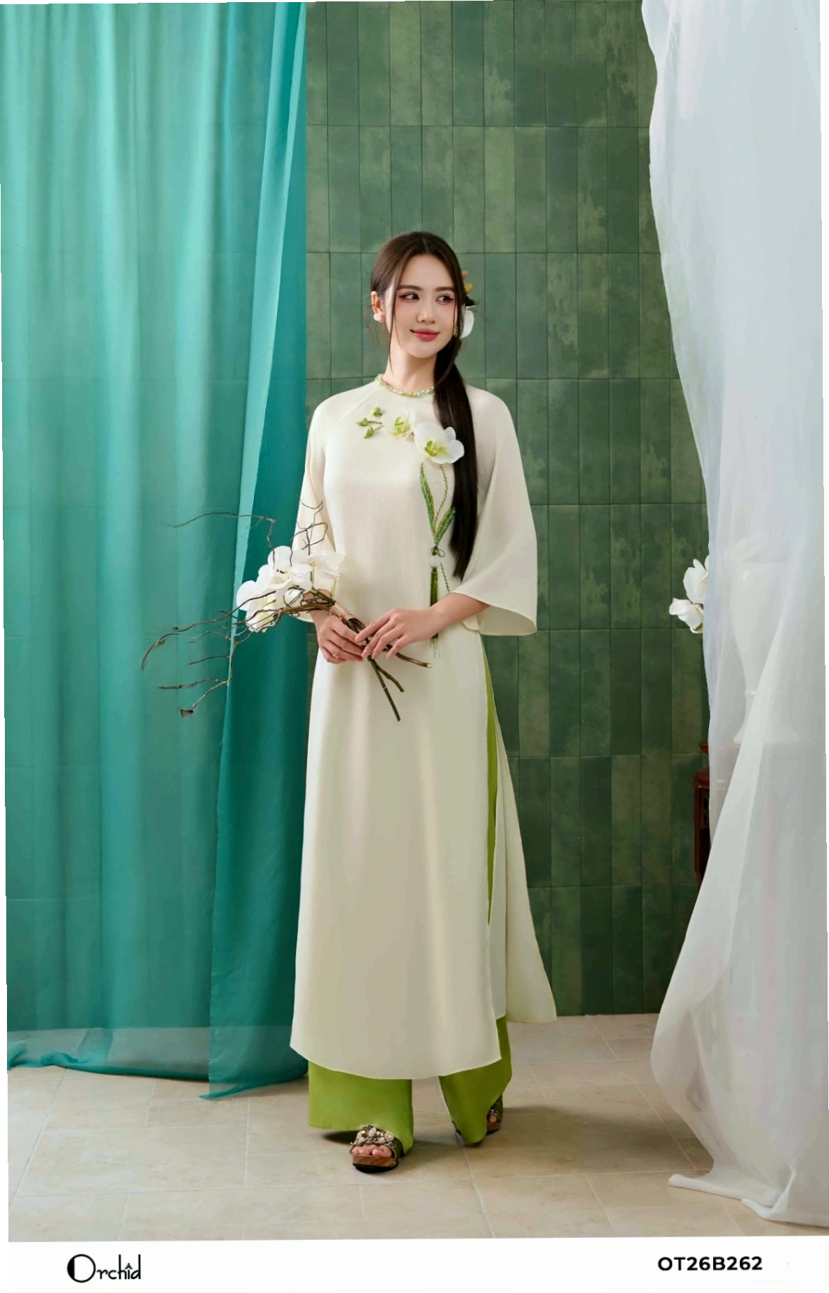 Sét bộ áo dài lụa ánh nhũ màu vàng kim, cổ tròn tay lỡ