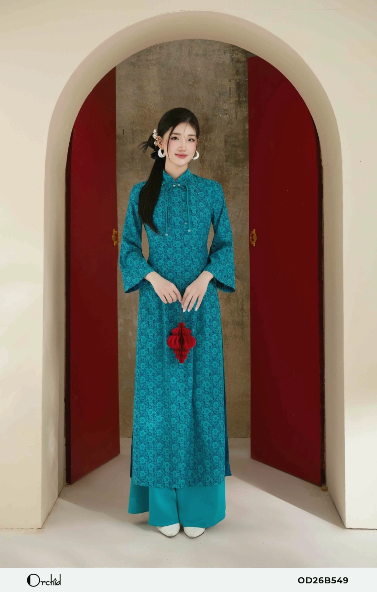 Sét bộ áo dài lụa gấm hoa cúc màu trắng sữa, cổ tròn tay lỡ