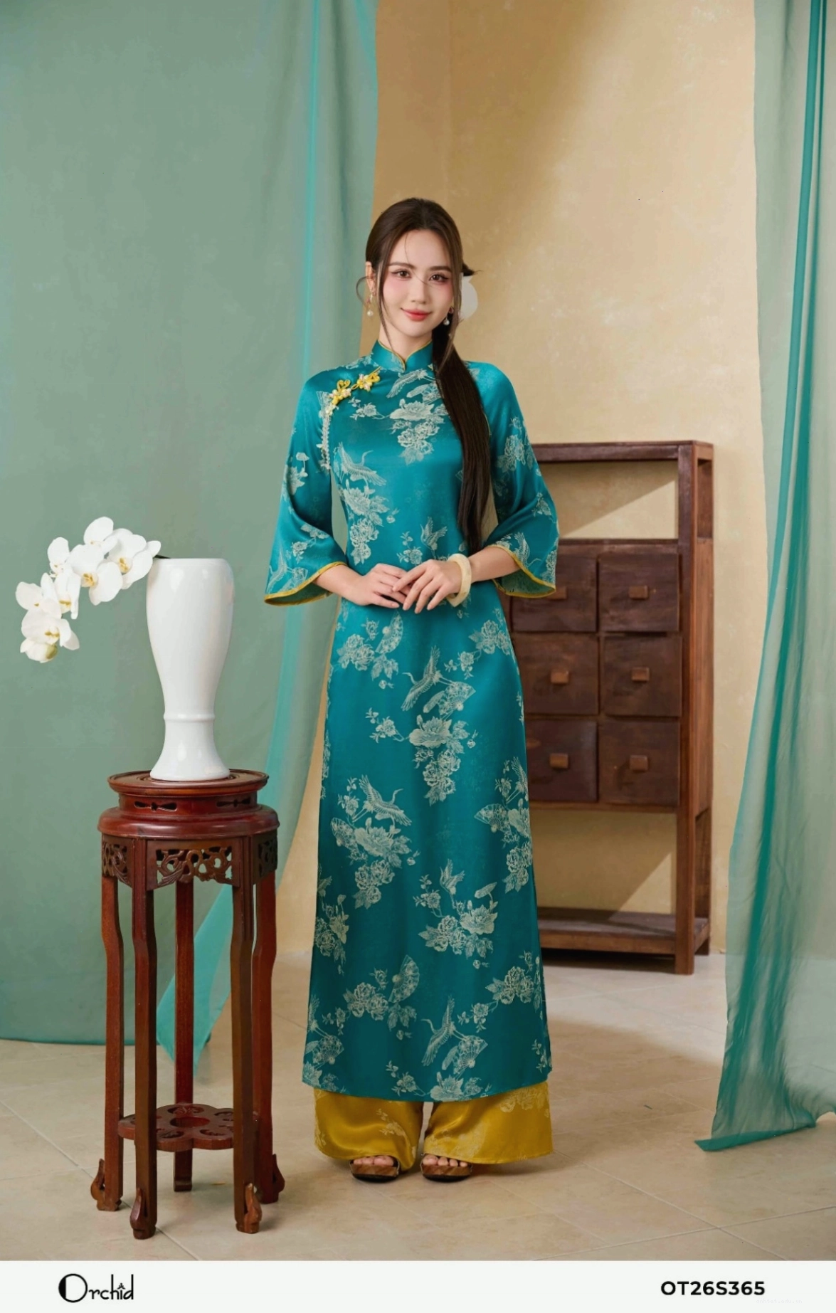 Sét bộ áo dài lụa gấm hoa nổi màu đỏ cam, cổ tròn tay lỡ