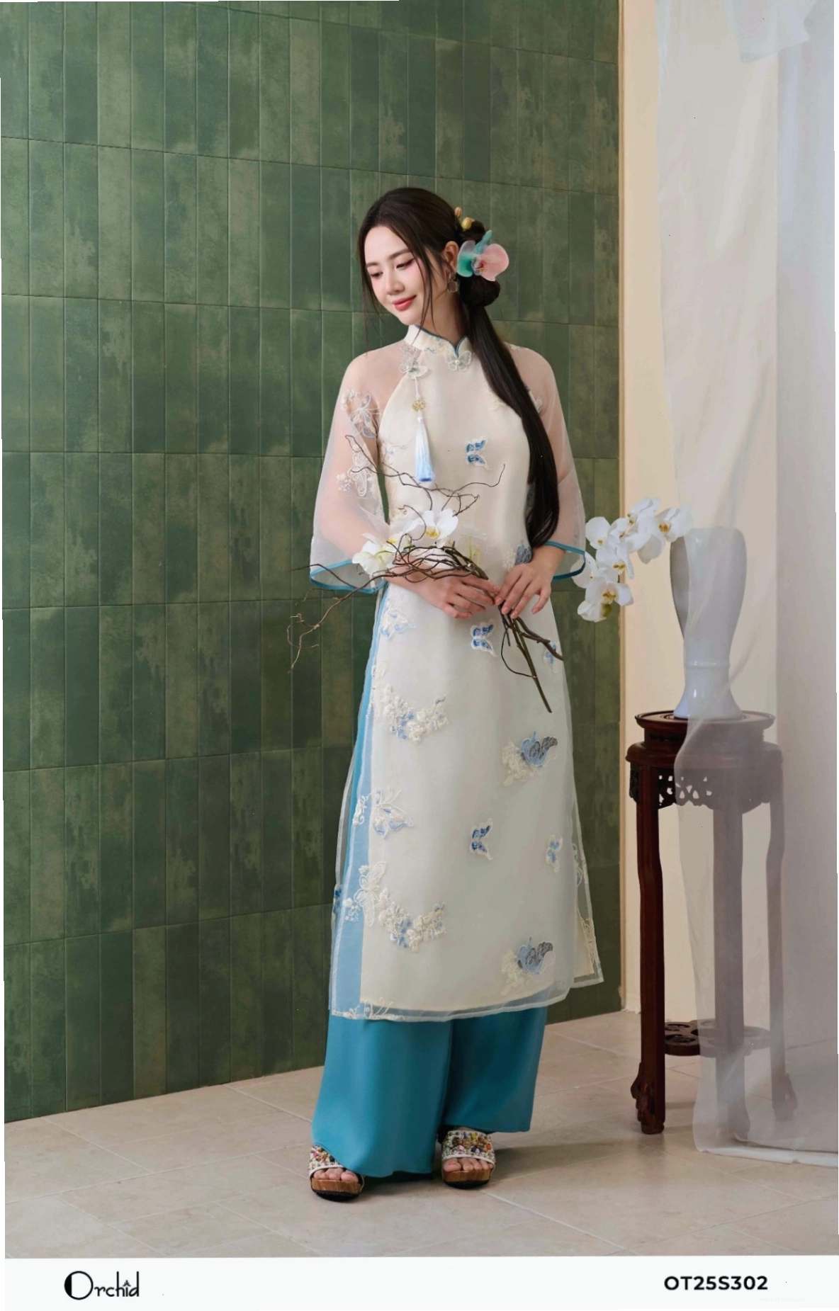 Sét bộ áo dài tơ thêu 3D hoa hồ điệp màu xanh ngọc bích, cổ tròn tay lỡ