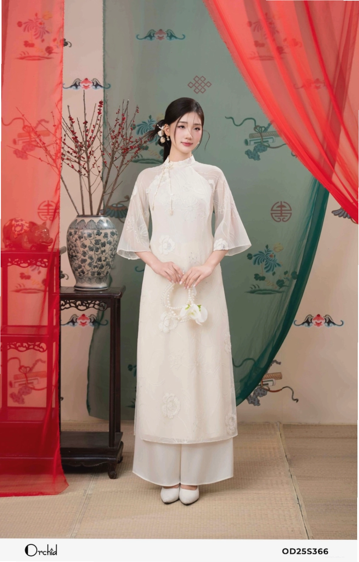 Sét bộ áo dài tơ thêu hoa nổi 3D màu xanh lam, cổ tròn tay lỡ