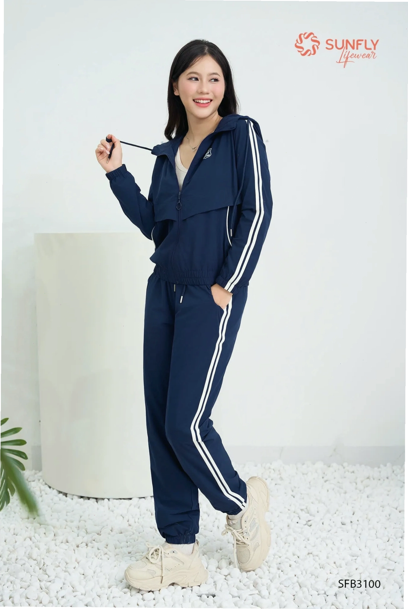Set đồ nữ áo dài tay có mũ khóa kéo và quần dài