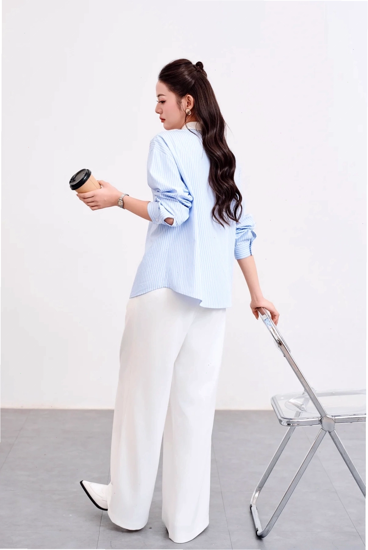 Tổng hợp các phụ kiện thời trang phối cùng áo sơ mi dáng rộng