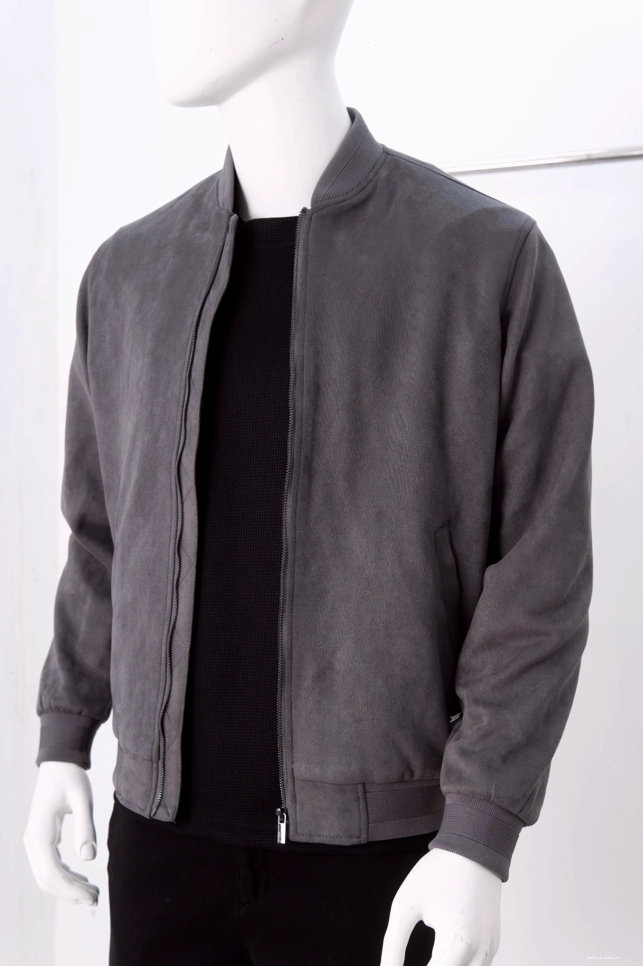 Tổng thể trang phục bomber da lộn tạo phong cách trẻ trung