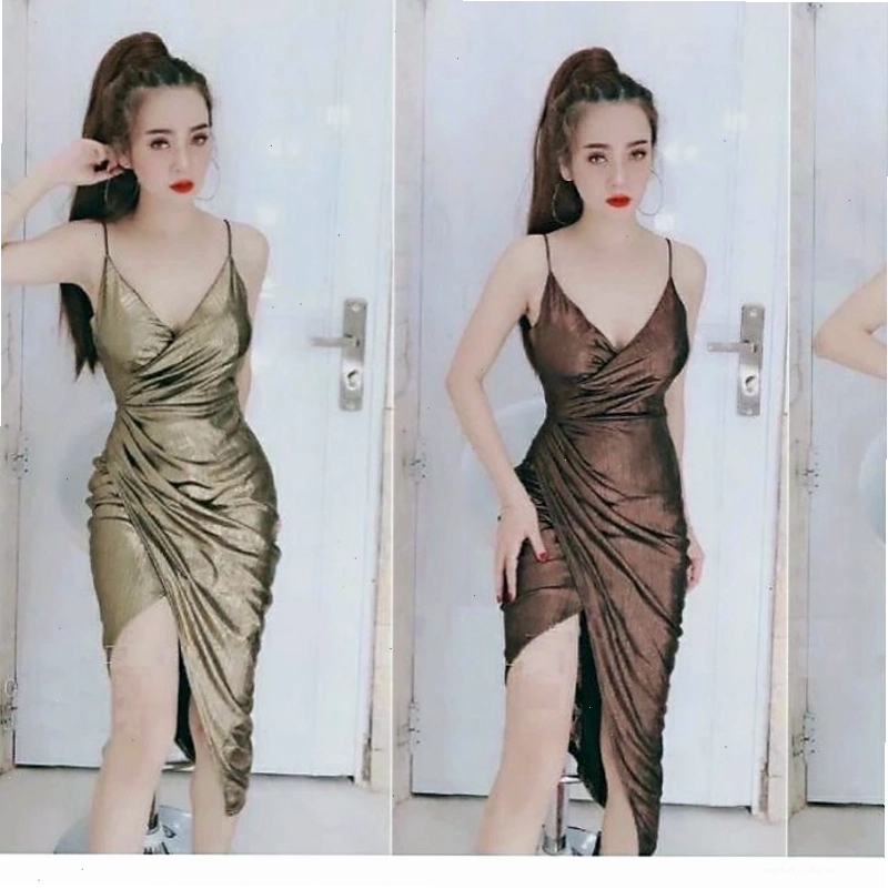 Váy body ánh kim vàng (S/M) 196620, chất liệu bóng, dáng ôm sát, cổ yếm