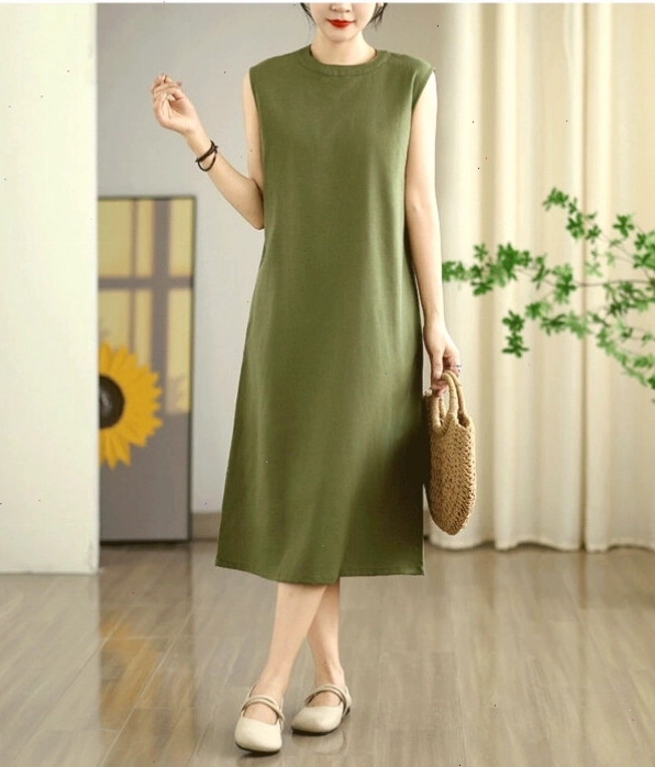 Váy dáng suông tối giản, mềm mại, nhã nhặn, dễ thương, màu be trơn, cổ tròn, tay ngắn.