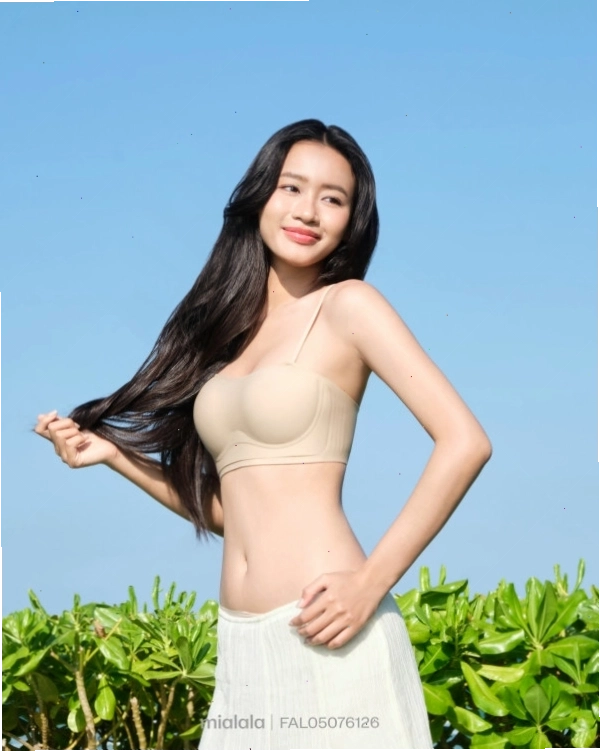 Váy hai dây lụa màu trắng dáng ôm nhẹ